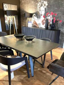 Table à manger en métal avec piétement en métal - Finel Lessay